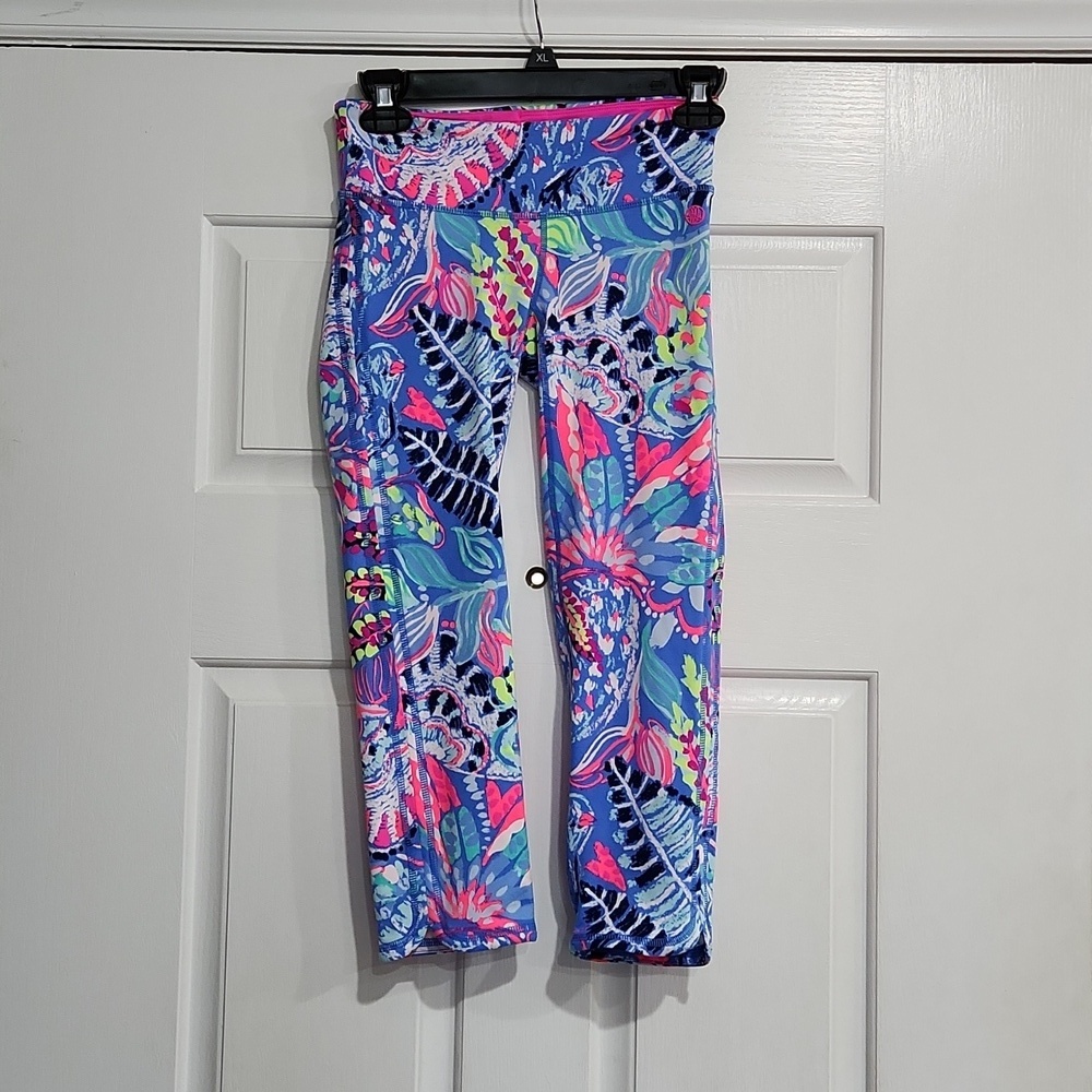 Lilly Pulitzer Luxletic Capris Fantasy Garden Size XSmall
